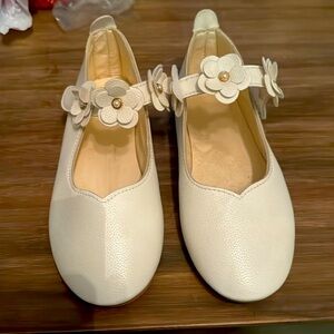 White with leather floral strap Size 5 girls shoes first communion,wedding,party